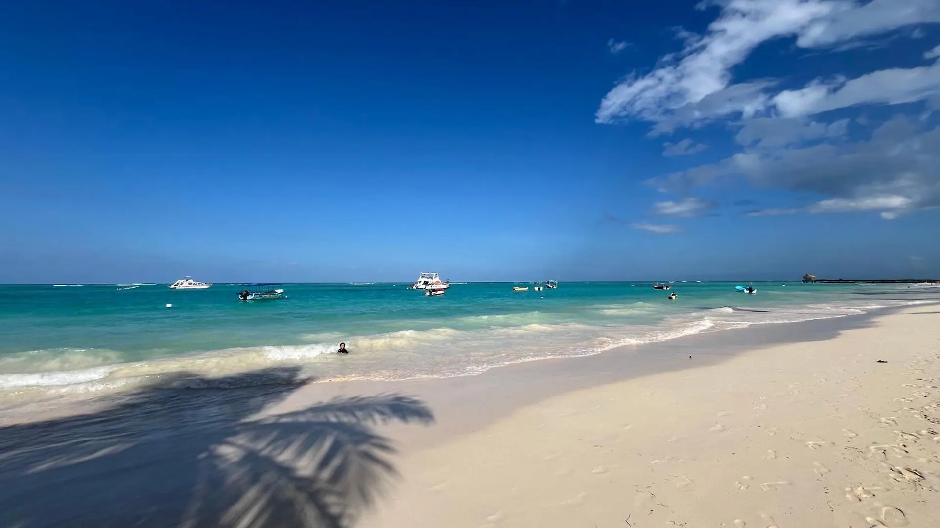 Luxury Beach Penthouse With Pool, Bbq, Ac, Wi-Fi, 5-Min Walk To El Cortecito & Bavaro Beaches, Punta Cana